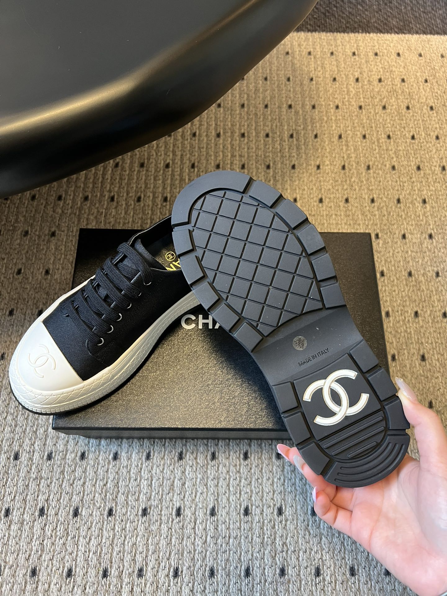 Top Grade Cotton And Lambskin Replica Sneaker - Image 9