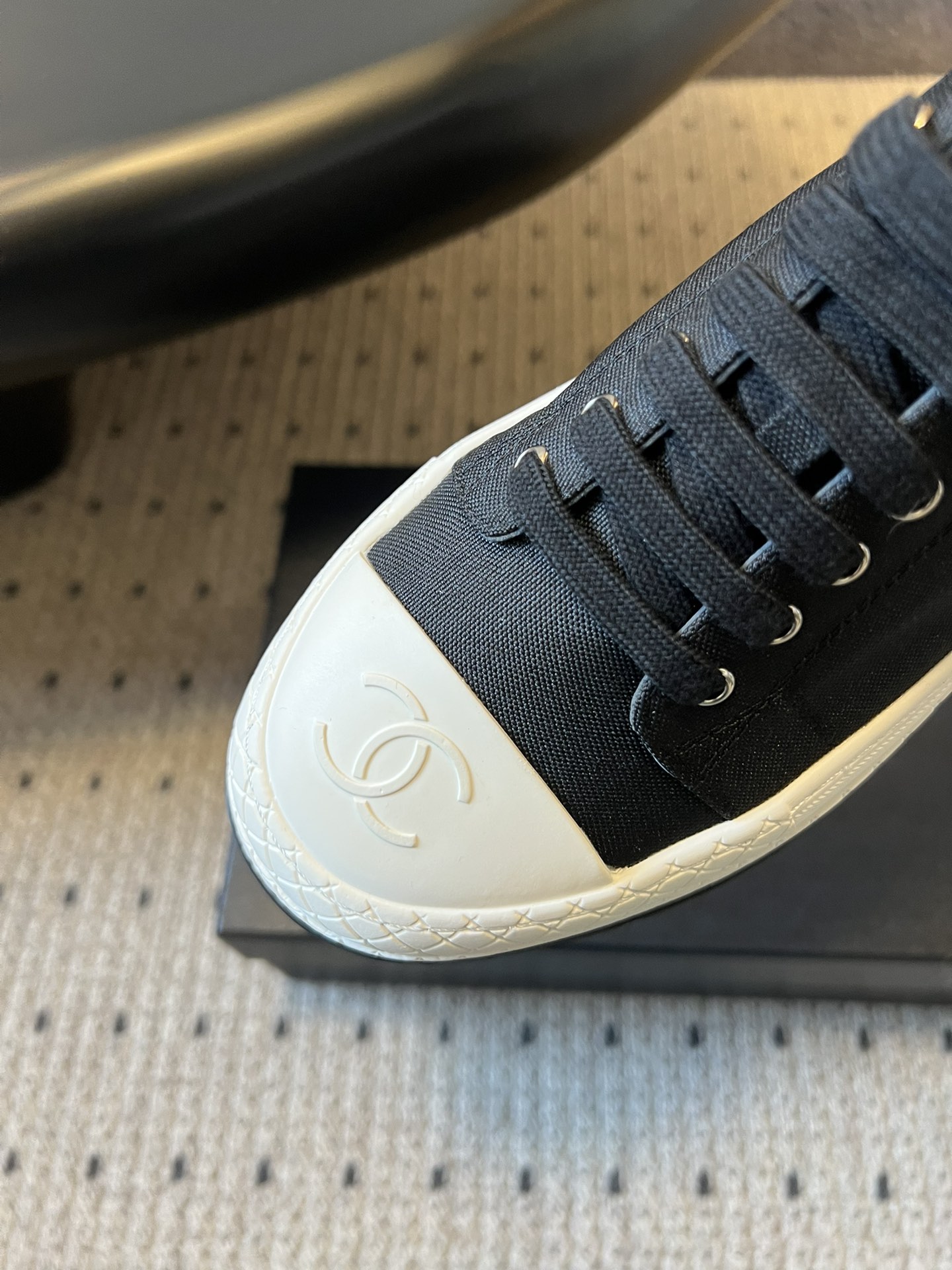 Top Grade Cotton And Lambskin Replica Sneaker - Image 6