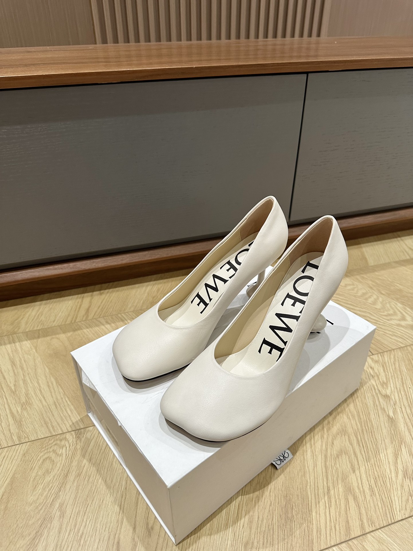 Exact Copy Loewe Toy Replica Pump In Goatskin - Image 4