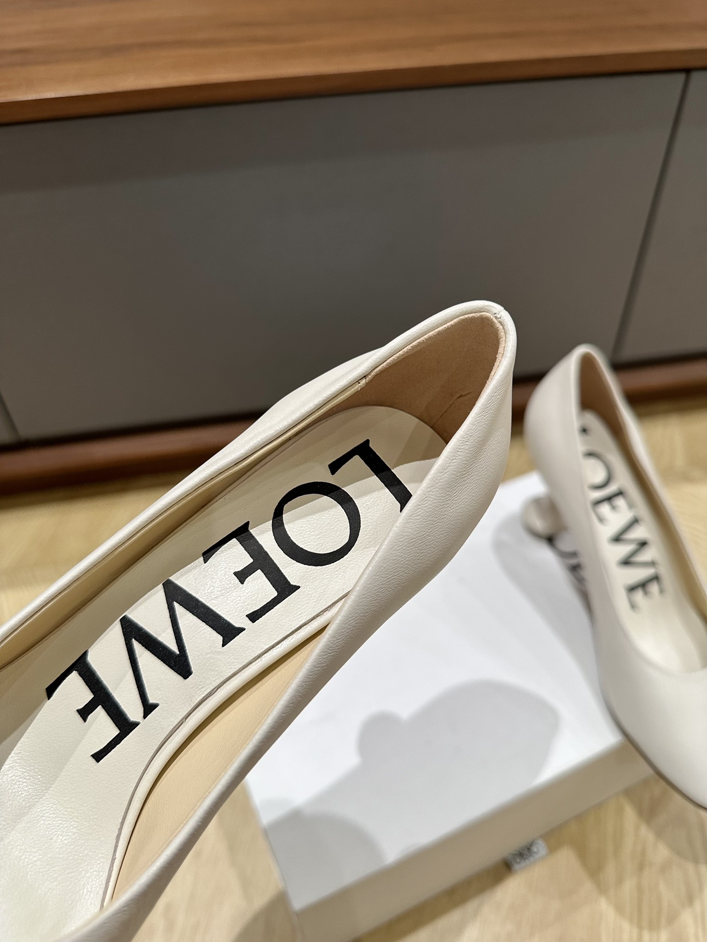 Exact Copy Loewe Toy Replica Pump In Goatskin - Image 7