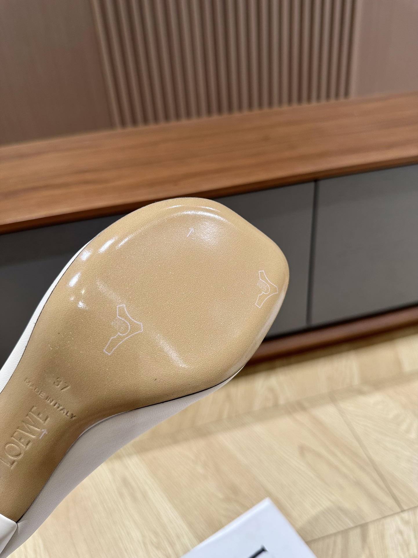 Exact Copy Loewe Toy Replica Pump In Goatskin - Image 9