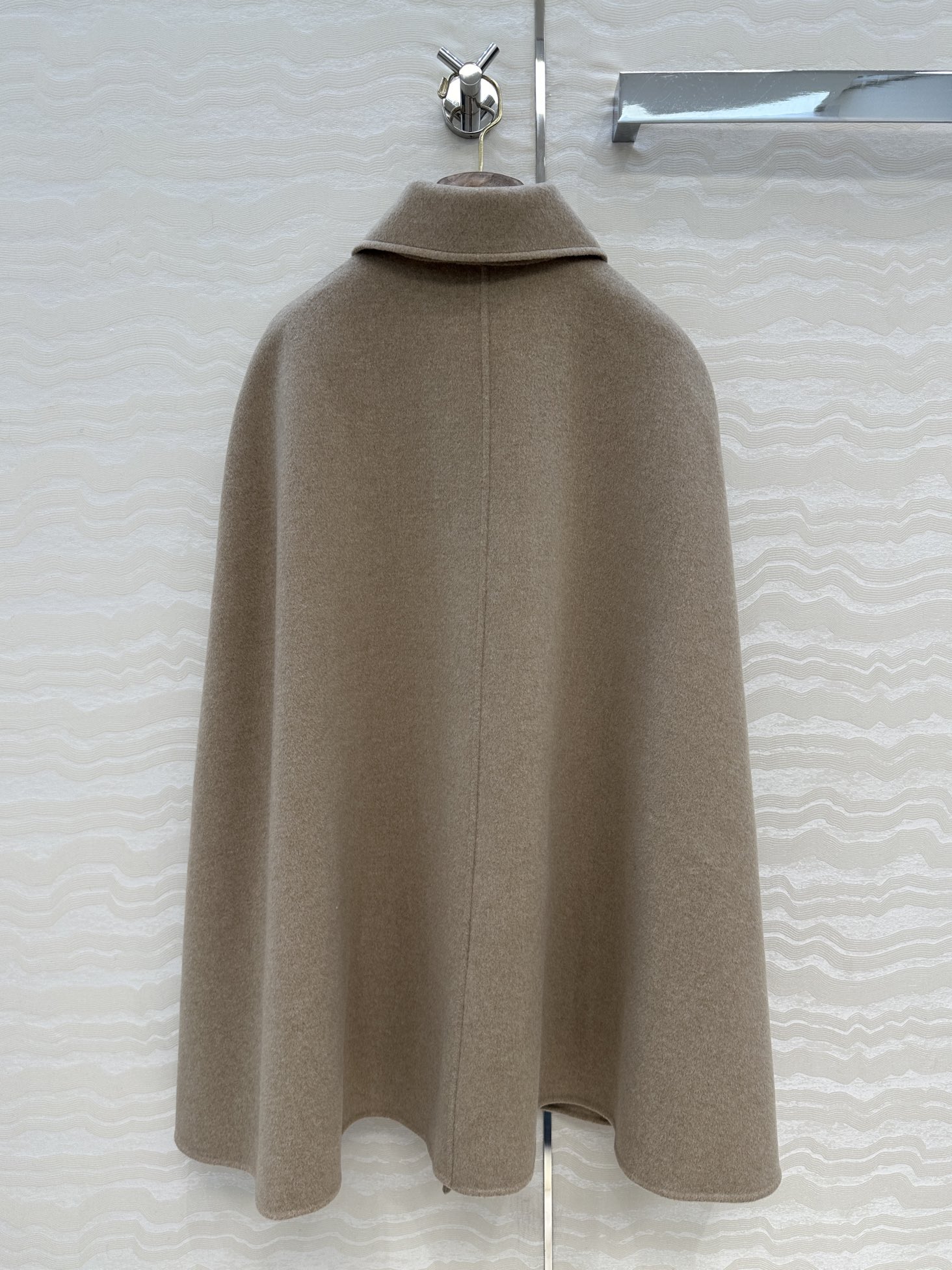 Exact Copy Loro Piana Gilda Replica Cape - Image 2