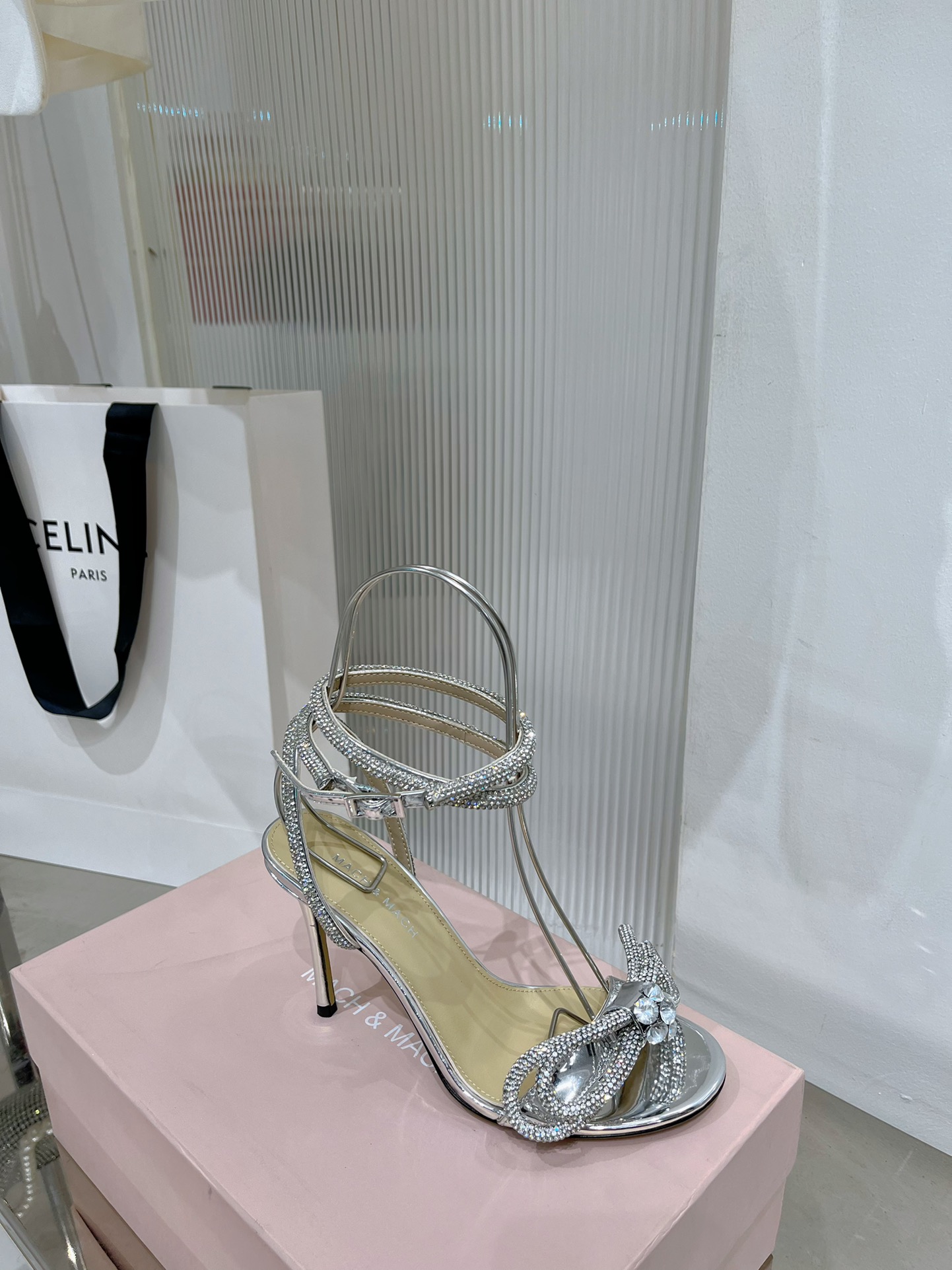 Luxury Mach Mach Double Bow Metallic Replica Sandals - Image 4