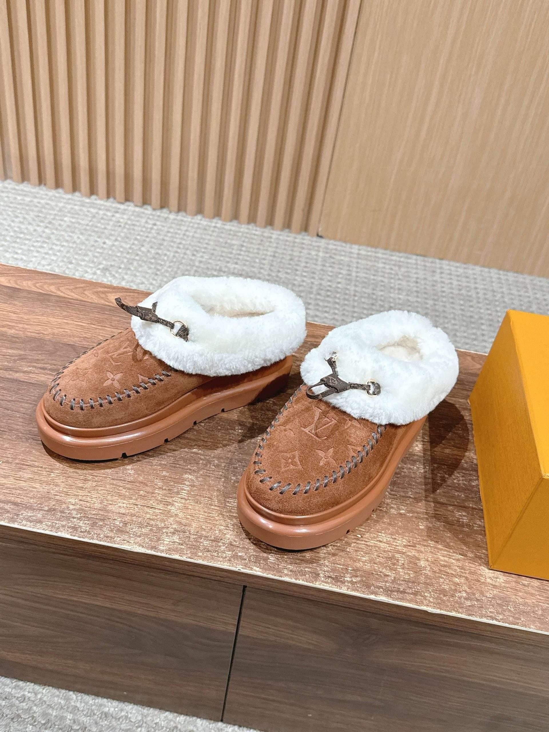 Exclusive Louis Vuitton Cortina Closed Replica Mule