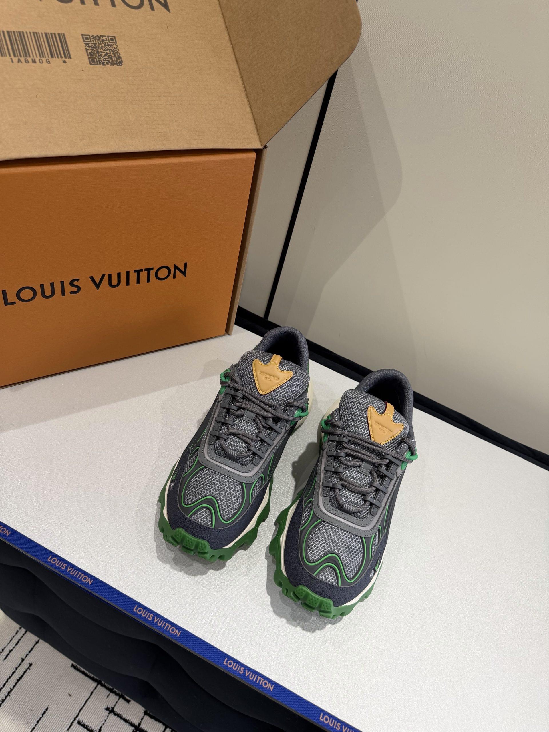 Superior Louis Vuitton LV Summit Replica Sneaker
