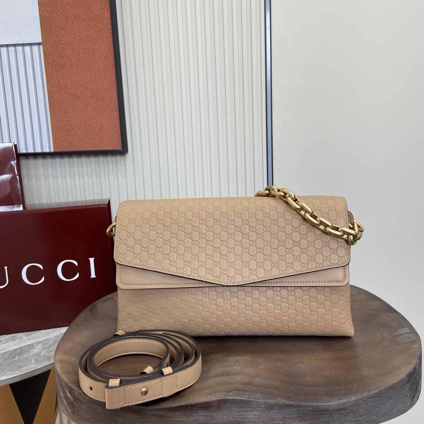 Elite Gucci Medium Replica Shoulder Bag With Chain