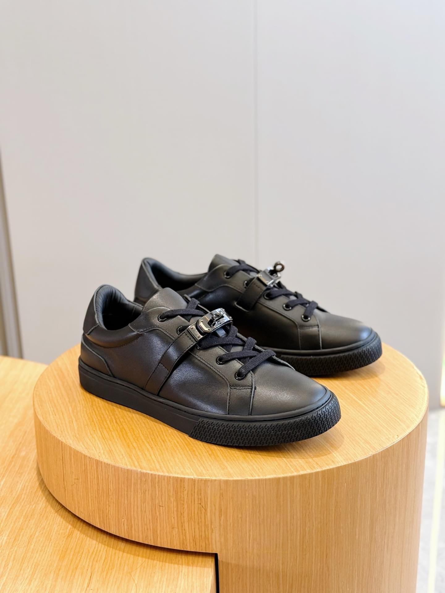 Exact Copy Hermes Day Replica Sneaker