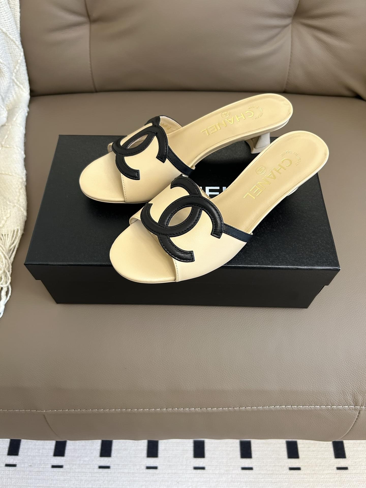 Luxury Replica Lambskin Replica Mules
