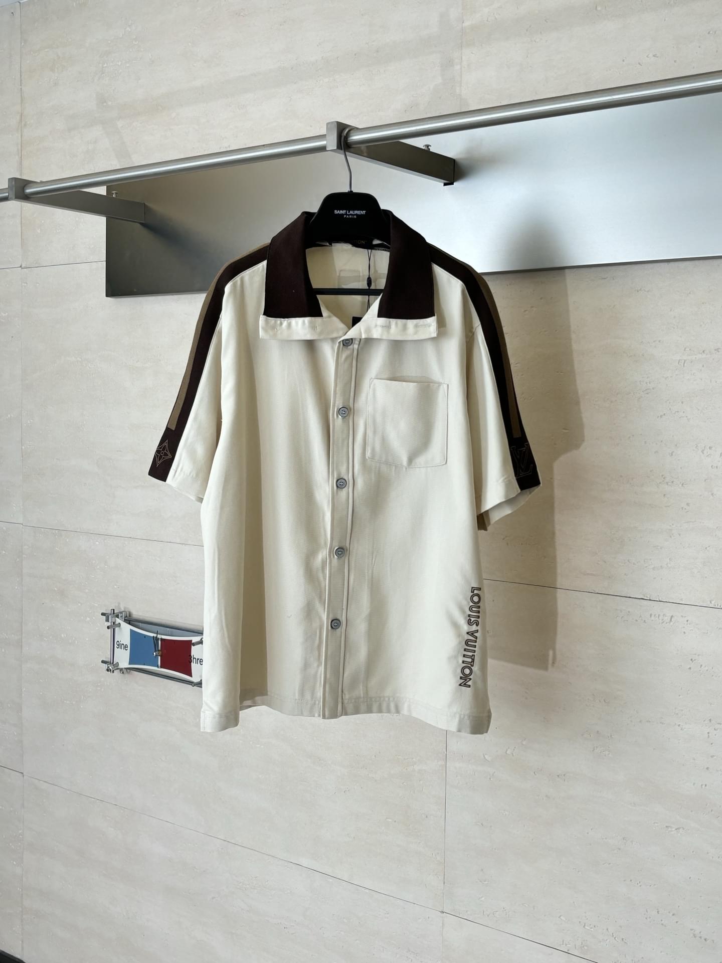 Deluxe Louis Vuitton Bicolor Warm Up Replica Short-Sleeved Shirt